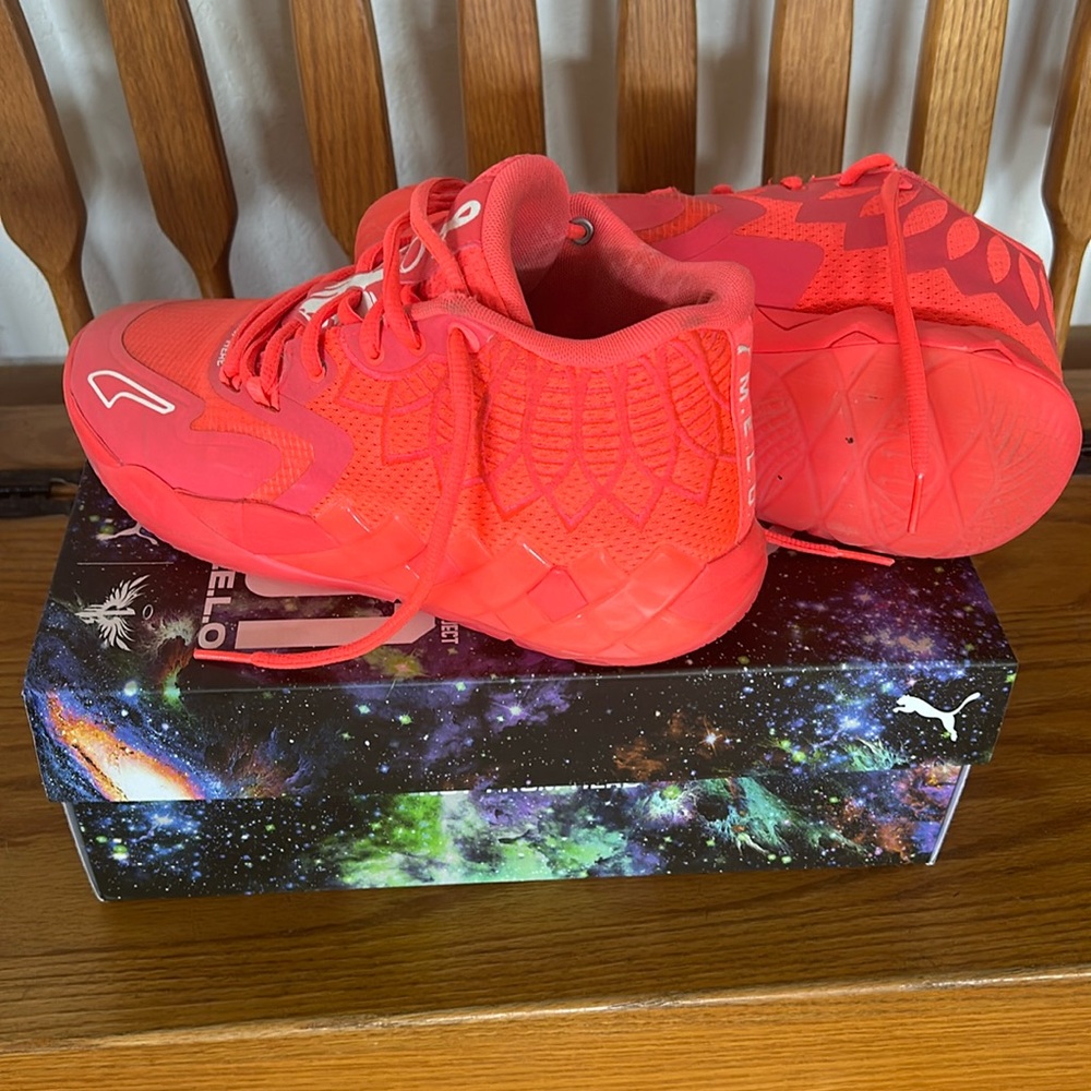 m.e.l.o basketball shoes. Can be men’s or women’s.